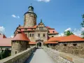 Kamienny most prowadzi do imponującego zamku Czocha. Wiele osób chwali go w swoich opiniach za piękno i historię.